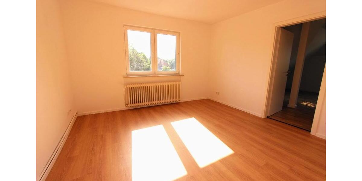 Dachgeschoßwohnung Wilhelmshaven - 3 Zimmer, 65 m&sup2;, 400&euro; | Angebot:26687655