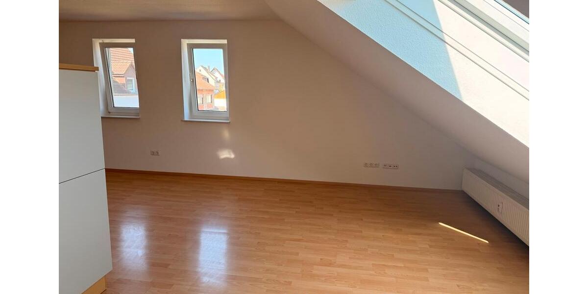 Dachgeschoßwohnung Neuhof - 3 Zimmer, 77 m&sup2;, 693&euro; | Angebot:26216085