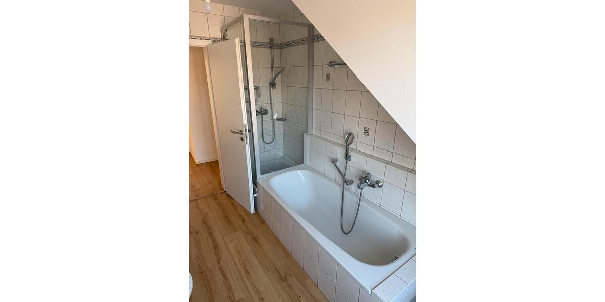 Dachgeschoßwohnung Burglengenfeld - 3 Zimmer, 96 m&sup2;, 950&euro; | Angebot:25282310