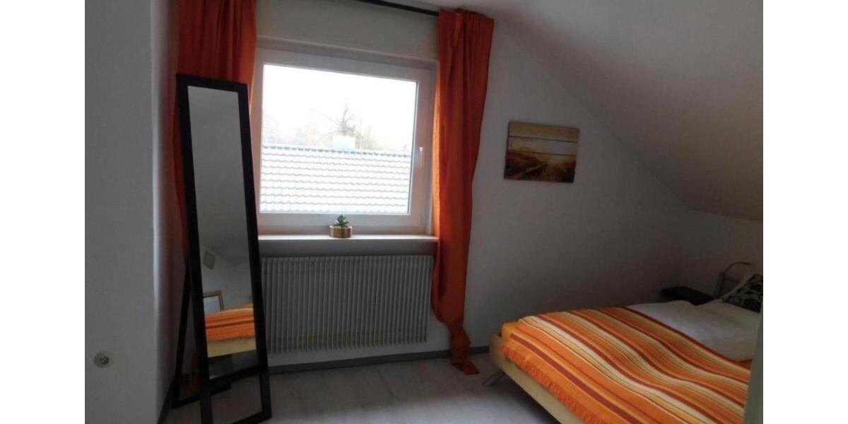 3-Zimmer-DG-Wohnung mit EBK – Möbliert 3 zimmer