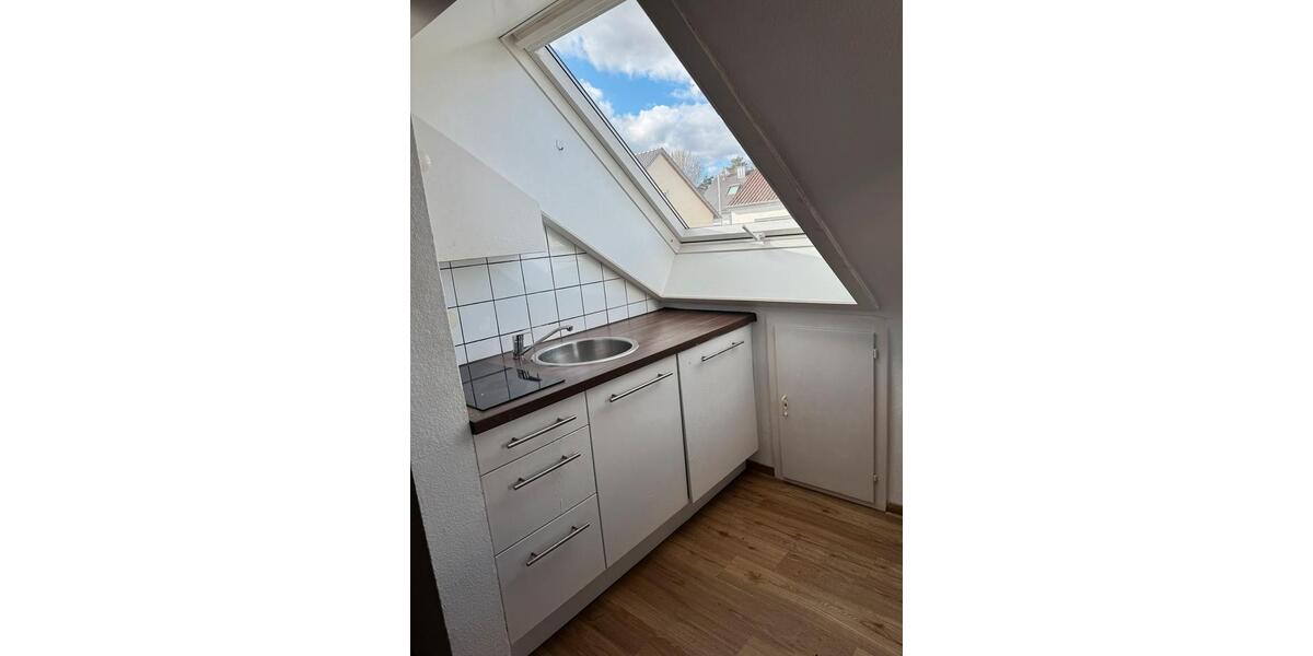 Dachgeschoßwohnung Stuttgart Feuerbach - 1 Zimmer, 28 m&sup2;, 900&euro; | Angebot:26698174