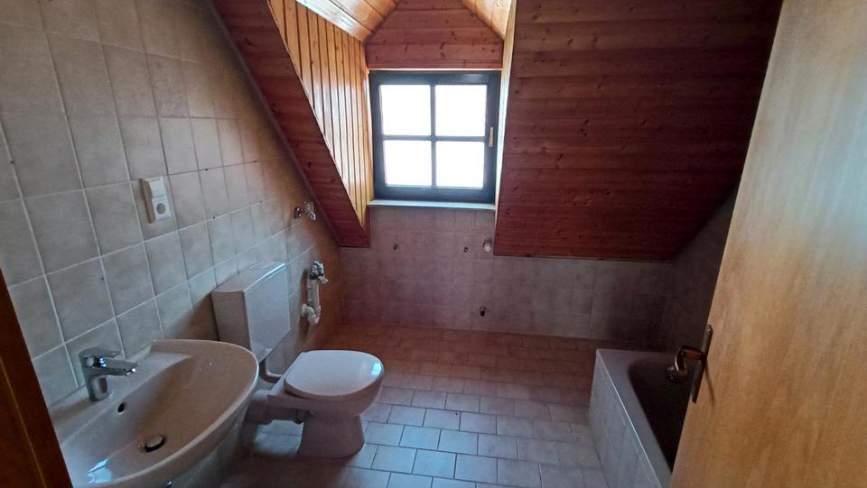 Dachgeschoßwohnung Weikersheim - 3 Zimmer, 67 m&sup2;, 500&euro; | Angebot:26699163