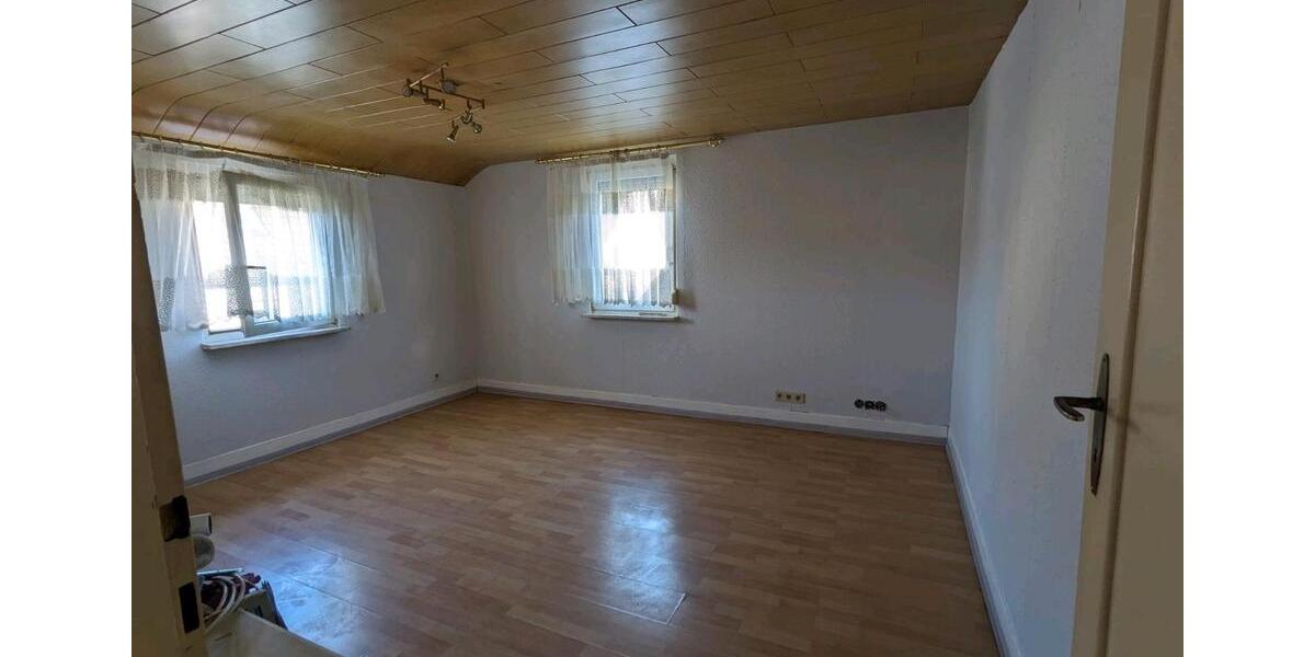 Etagenwohnung Weinstadt - 4 Zimmer, 80 m&sup2;, 1.100&euro; | Angebot:26693293