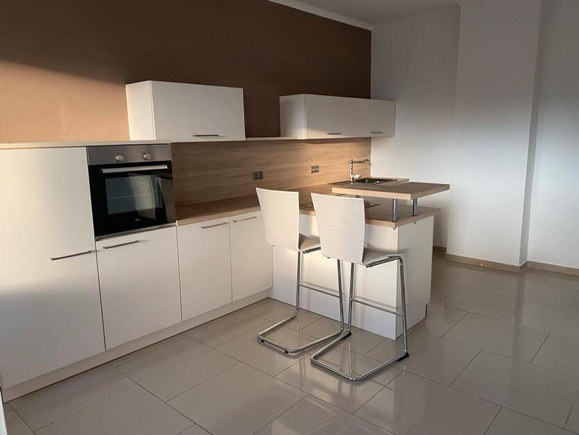 Großzügige lichtdurchflutete 2 Zimmer Wohnung
