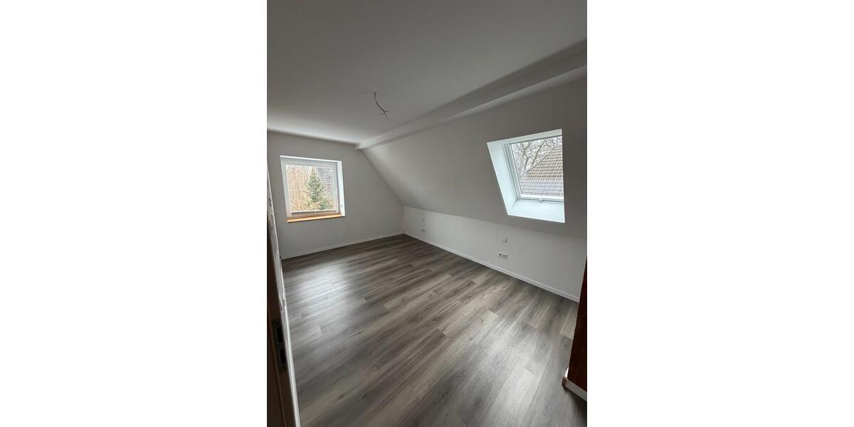 Dachgeschoßwohnung Stapel - 3 Zimmer, 80 m&sup2;, 1.000&euro; | Angebot:24818586