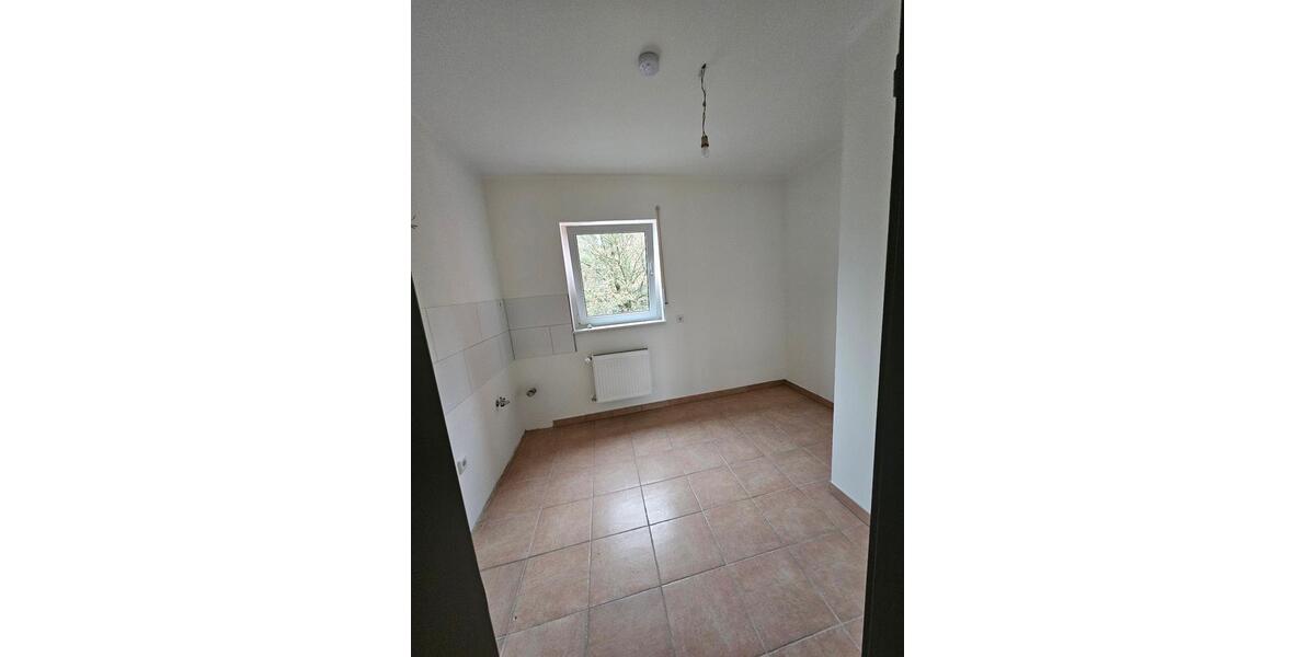 Erdgeschoßwohnung Sundern (Sauerland) - 3 Zimmer, 63 m&sup2;, 680&euro; | Angebot:26491264