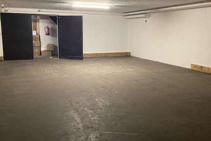 Halle in Augsburg 400 € 80 m²