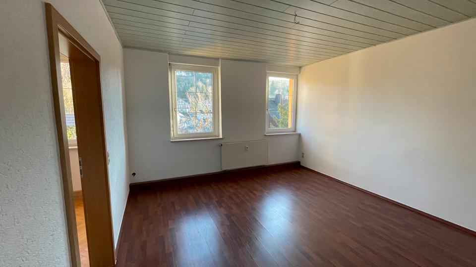 Etagenwohnung Schönheide - 2 Zimmer, 83 m&sup2;, 460&euro; | Angebot:25542138