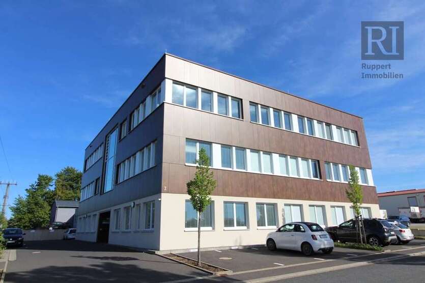 Büro in Waldbüttelbrunn 960 € 101.63 m²