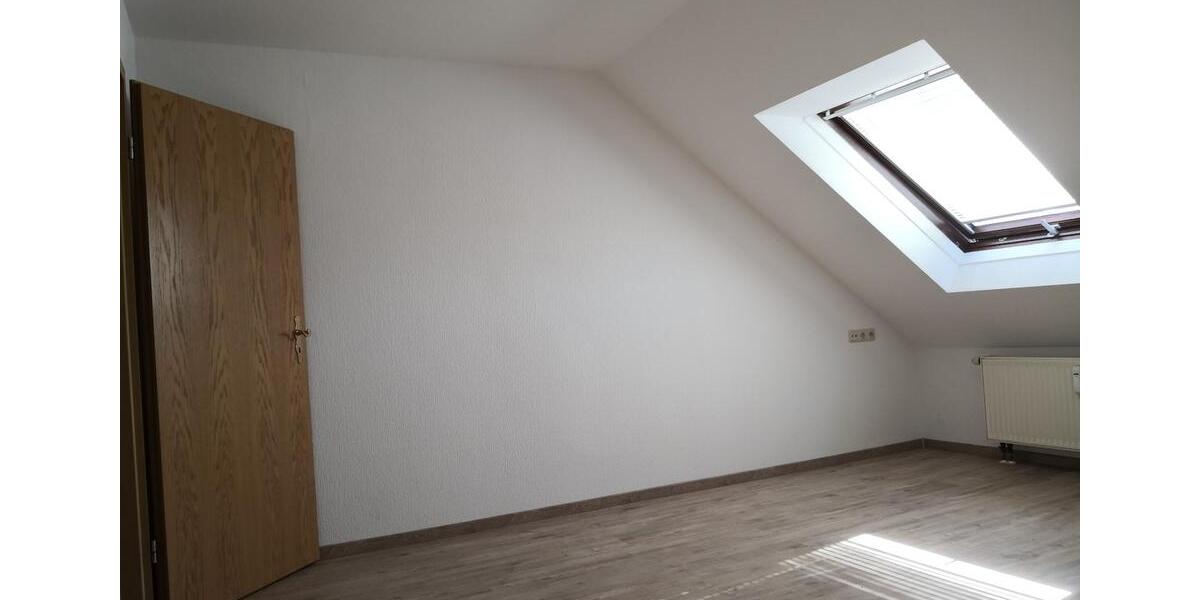 Dachgeschoßwohnung Burgthann - 4.5 Zimmer, 103 m&sup2;, 980&euro; | Angebot:25174904