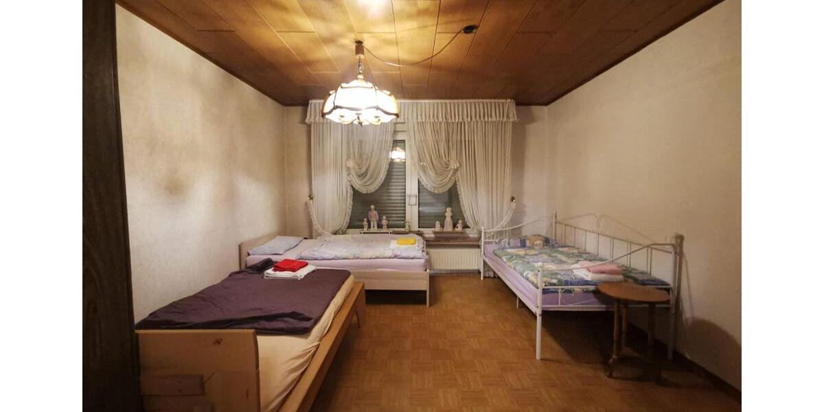 Wohnen auf Zeit Grevenbroich Neuenhausen - 8 Zimmer, 250 m&sup2;, 25&euro; | Angebot:25894365