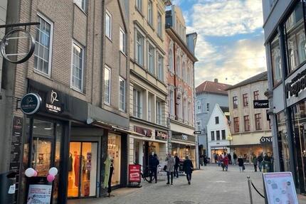 Wohnen auf Zeit Oldenburg Kreyenbrück - 4 Zimmer, 200 m&sup2;, 600&euro; | Angebot:24782461