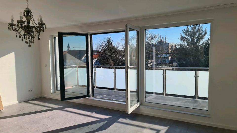 Traumhafte, kernsanierte 3-Zi Wohnung mit blick ins Grüne
