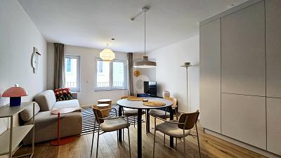 MÖBLIERT MIT BALKON IM NEUBAU