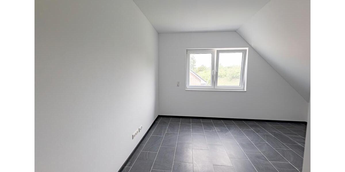 Dachgeschoßwohnung Hemmoor - 3 Zimmer, 96 m&sup2;, 995&euro; | Angebot:26585142