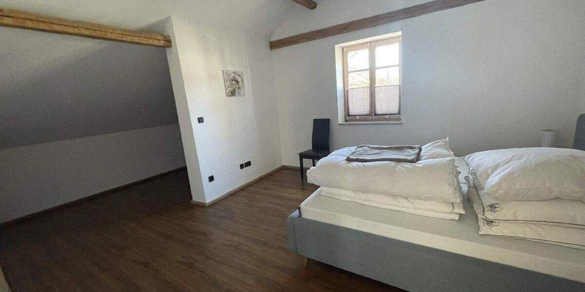 Etagenwohnung Waal Emmenhausen - 4 Zimmer, 136 m&sup2;, 1.200&euro; | Angebot:25730550