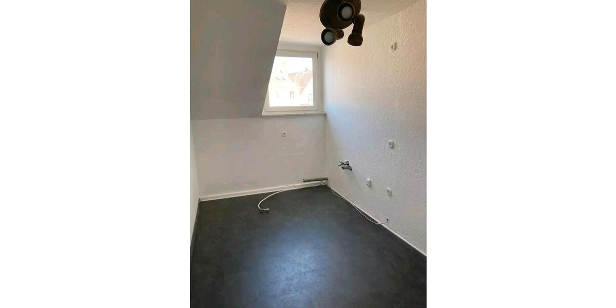 Dachgeschoßwohnung Duisburg Essenberg - 3.5 Zimmer, 83 m&sup2;, 900&euro; | Angebot:26702245