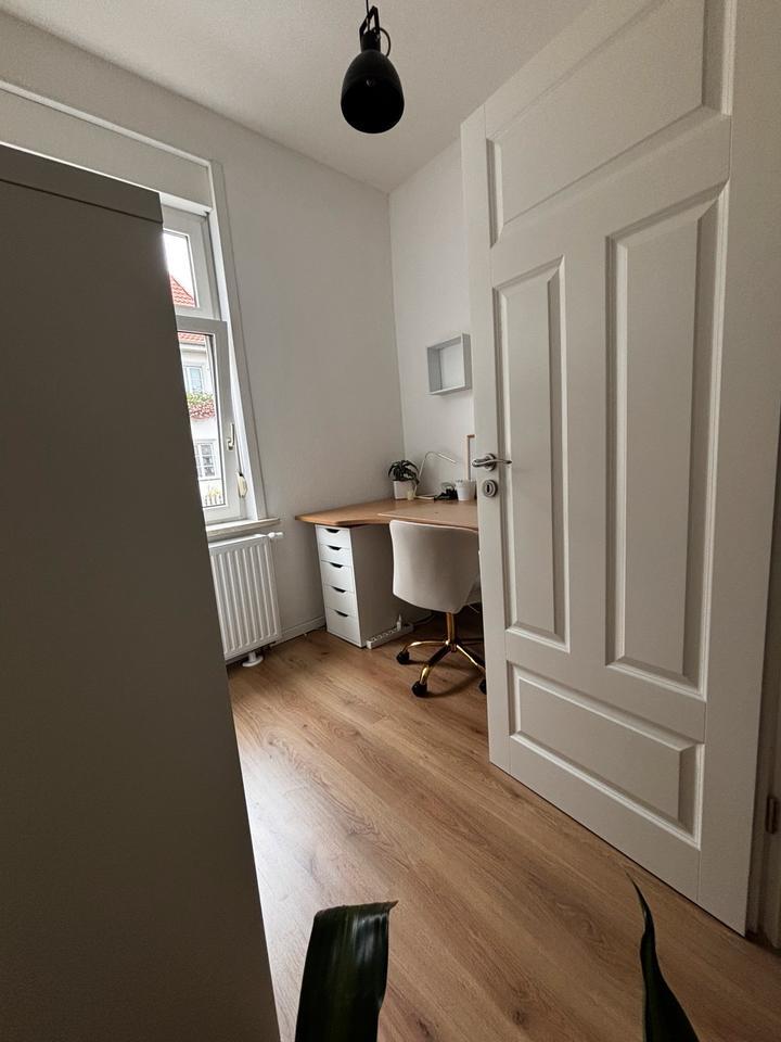 Helle 4-Zimmer-Wohnung (90m²) mit Einbauküche und Keller zimmer