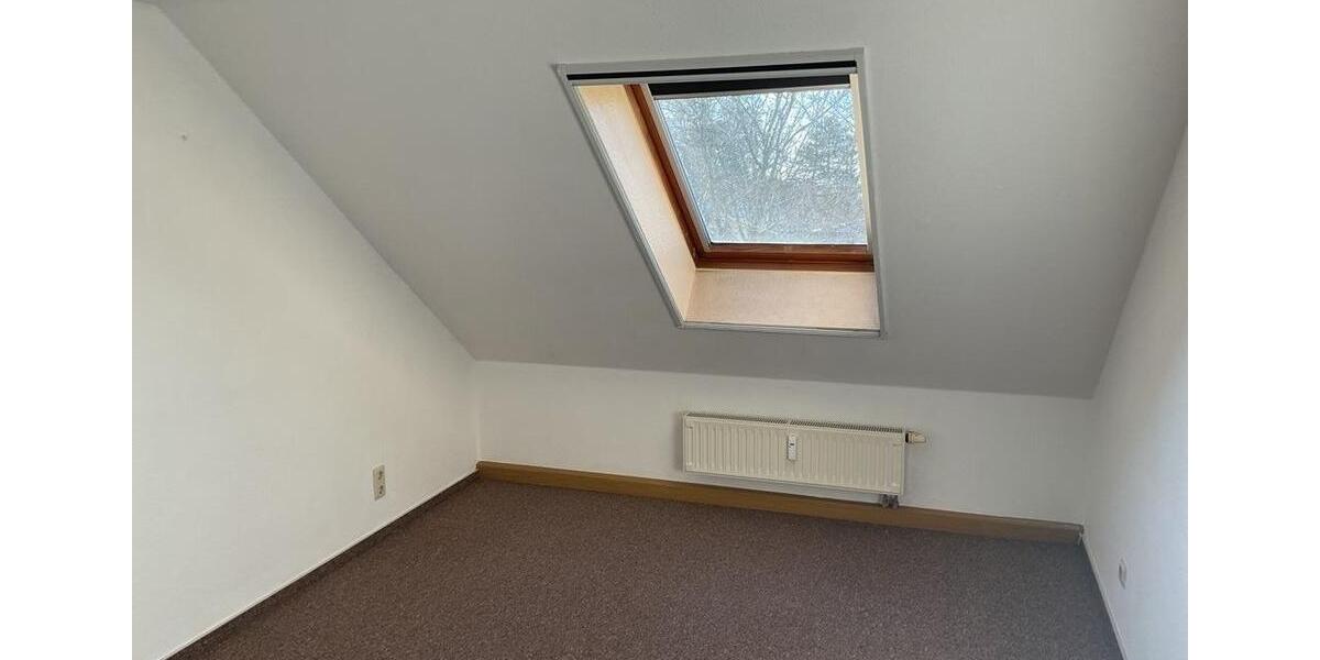 Dachgeschoßwohnung Glauchau - 3 Zimmer, 93 m&sup2;, 600&euro; | Angebot:24473680
