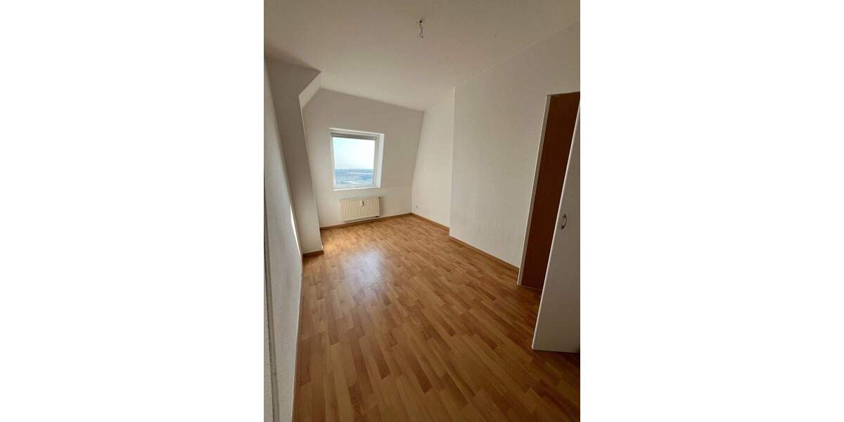 Zimmer Halle Damaschkestraße - 4 Zimmer, 86 m&sup2;, 695&euro; | Angebot:25984564