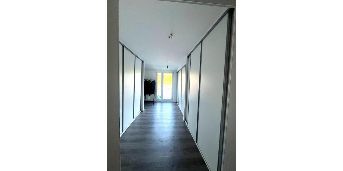 Dachgeschoßwohnung Solingen Mitte - 3 Zimmer, 93 m&sup2;, 1.300&euro; | Angebot:26521883