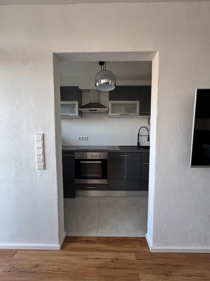 Luxuriöse Sanierte Mobilierte ca 40qm Wohnung 5 min bis Zentrum