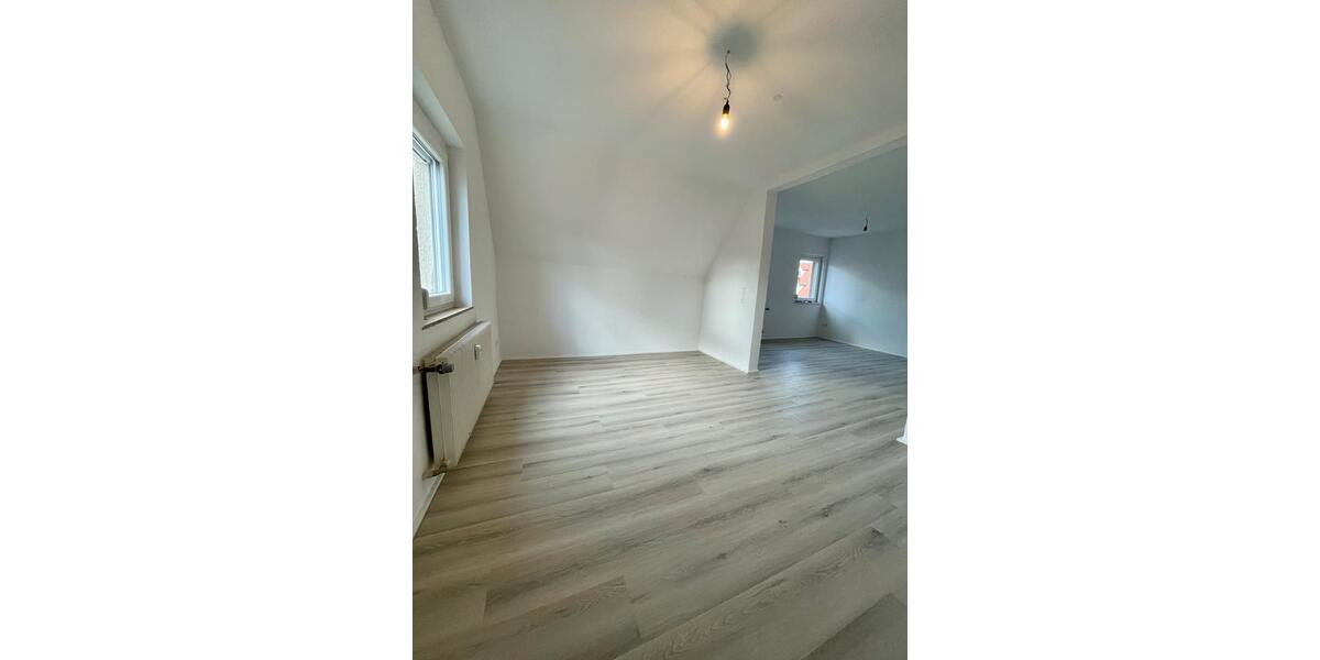 Dachgeschoßwohnung Trossingen - 4.5 Zimmer, 100 m&sup2;, 900&euro; | Angebot:23595540