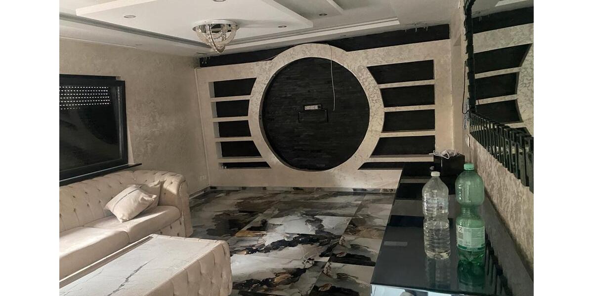 Einfamilienhaus Nürtingen - 6 Zimmer, 250 m&sup2;, 2.500&euro; | Angebot:25047803