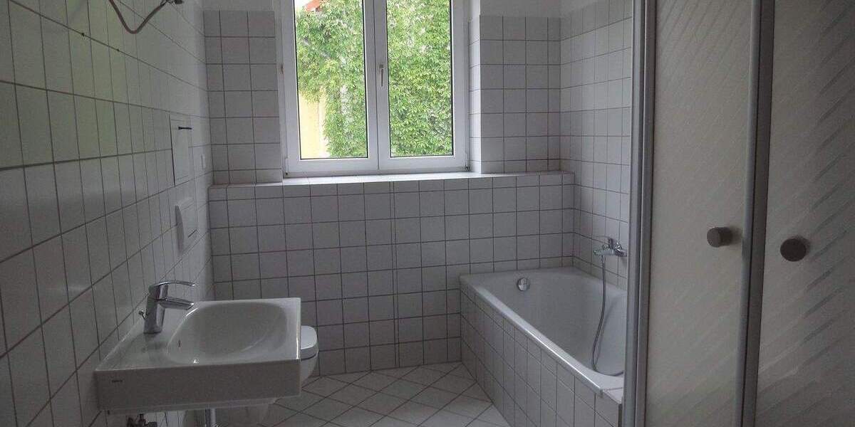 Etagenwohnung Dessau-Roßlau Innenstadt - 4 Zimmer, 121 m&sup2;, 800&euro; | Angebot:25926545