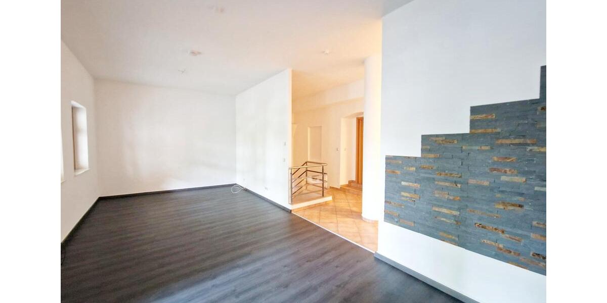 Etagenwohnung Bautzen - 3 Zimmer, 173 m&sup2;, 800&euro; | Angebot:26678299