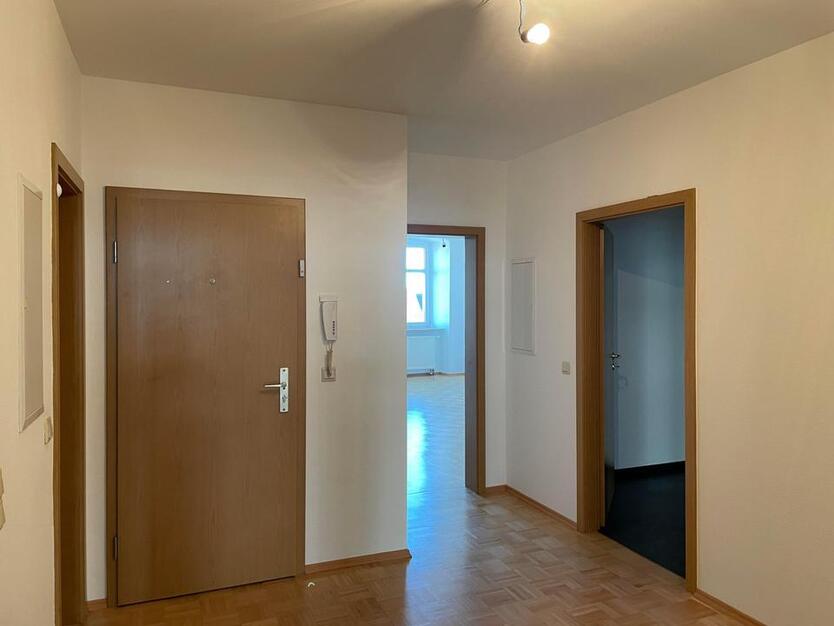 Stilvoll sanierte Wohnung im Herzen der Hofer Altstadt - 2. OG mit Aufzug - ca. 127 m² Wohnfläche