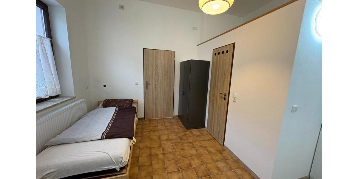 Erdgeschoßwohnung Selb - 1 Zimmer, 18 m&sup2;, 400&euro; | Angebot:24858772