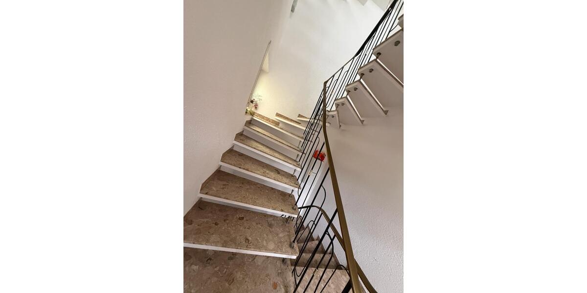 Etagenwohnung Bebra - 5 Zimmer, 138 m&sup2;, 850&euro; | Angebot:26548800