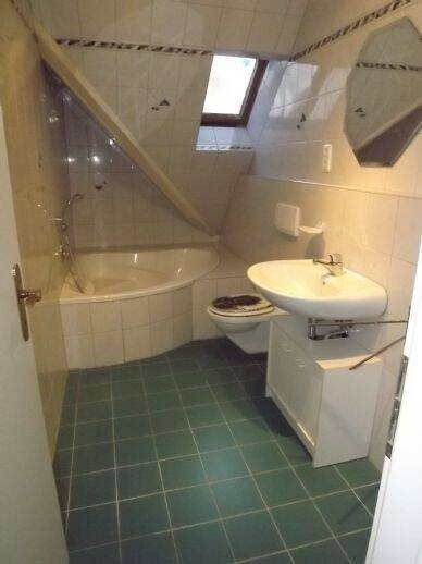 Gut geschnittenes 2 Zimmer-Apartment mit Einbauküche und Wannenbad, in ruhiger Lage von Wiesenbronn. Nur 10 Min. nach Kitzingen... 2 zimmer