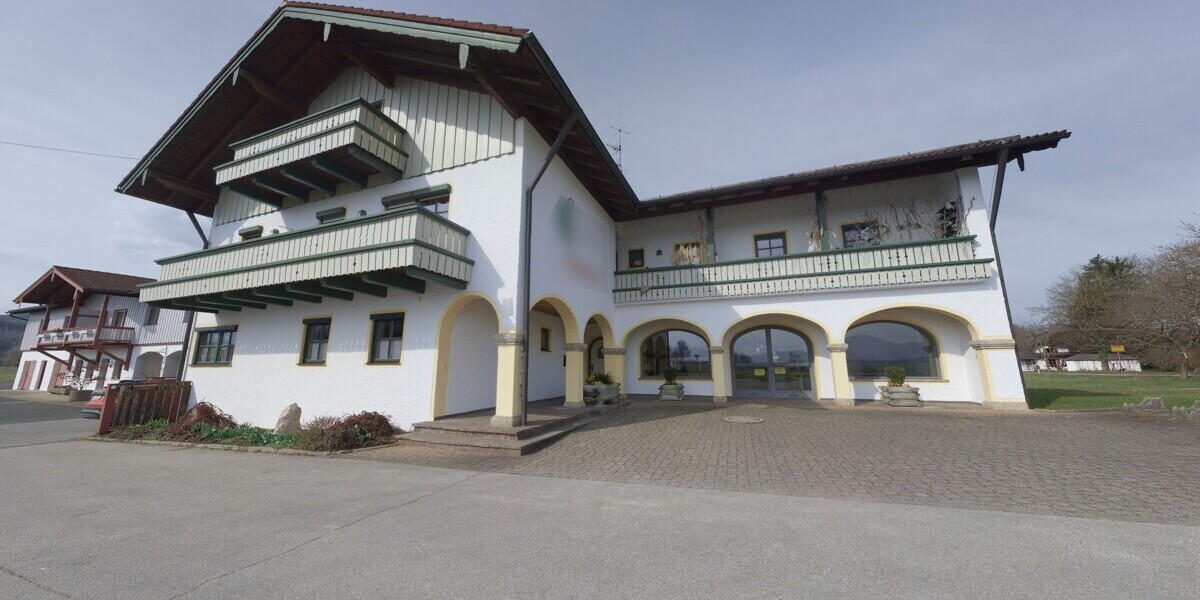 Attraktive, großzügige 3-Zimmer-Mietwohnung mit Galerie und Balkon in Ainring - sofort verfügbar! - Etagenwohnung Ainring Ainring | Angebot:26129110