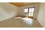 Attraktive, großzügige 3-Zimmer-Mietwohnung mit Galerie und Balkon in Ainring - sofort verfügbar! - Etagenwohnung Ainring Ainring | Angebot:26713707