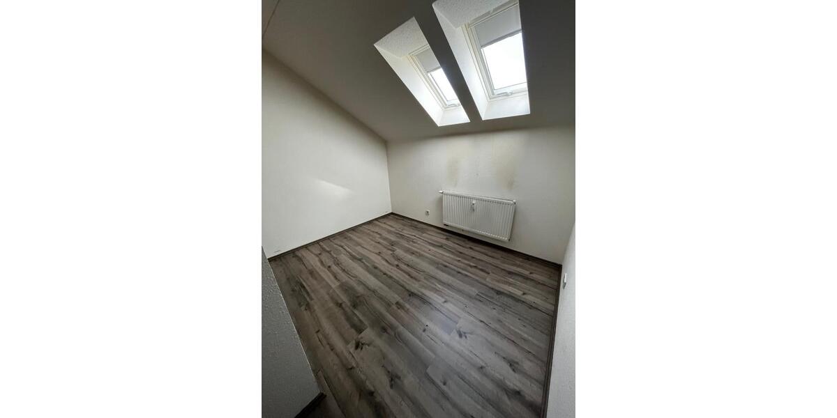 Dachgeschoßwohnung Freiberg - 3 Zimmer, 72 m&sup2;, 450&euro; | Angebot:26365879