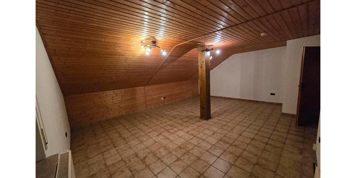 Dachgeschoßwohnung Grünberg - 3 Zimmer, 93 m&sup2;, 900&euro; | Angebot:26432407