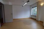 Stadt Landau: Hochwertige Büroflächen m. Lift, zentrale Lage mit guter Sichtbarkeit u. gr. Parkplatz