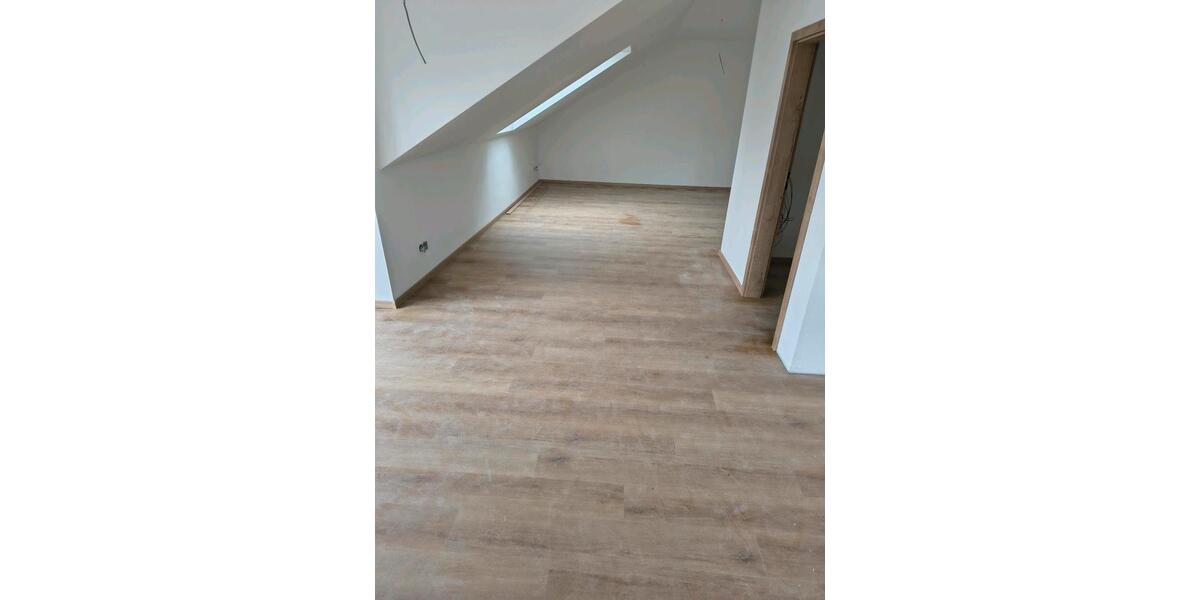 Dachgeschoßwohnung Großmehring - 3 Zimmer, 77 m&sup2;, 1.075&euro; | Angebot:25046055