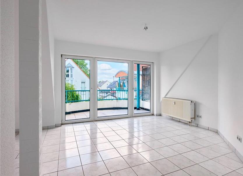 Gemütliche 2-Zimmer-Dachgeschoßwohnung mit Stellplatz nähe Bhf.