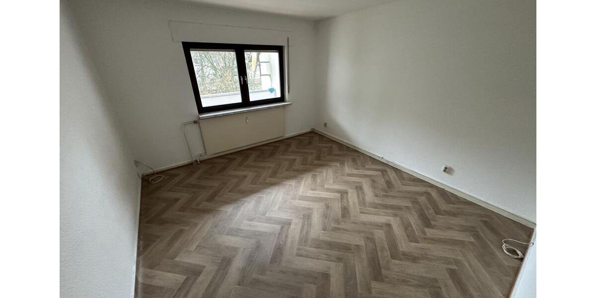 Etagenwohnung Saarbrücken Neue Bremm - 4 Zimmer, 91 m&sup2;, 830&euro; | Angebot:23408608