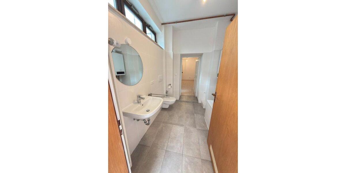 Etagenwohnung Straubing - 3.5 Zimmer, 160 m&sup2;, 1.150&euro; | Angebot:25879353