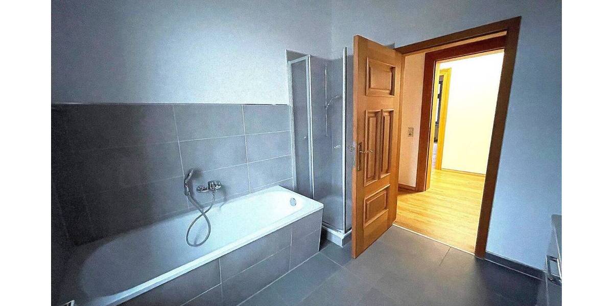 Etagenwohnung Rathenow Nordsiedlung - 3 Zimmer, 89 m&sup2;, 755&euro; | Angebot:26358321