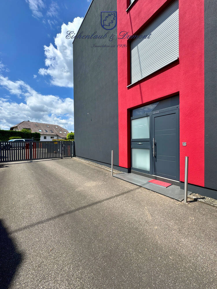 Großzügige Wohnung mit EBK, eigenem Eingang, Garten & 2 Stellplätzen