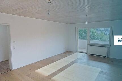 SANIERT: Große 2-Zimmer-Wohnung mit BALKON und EBK