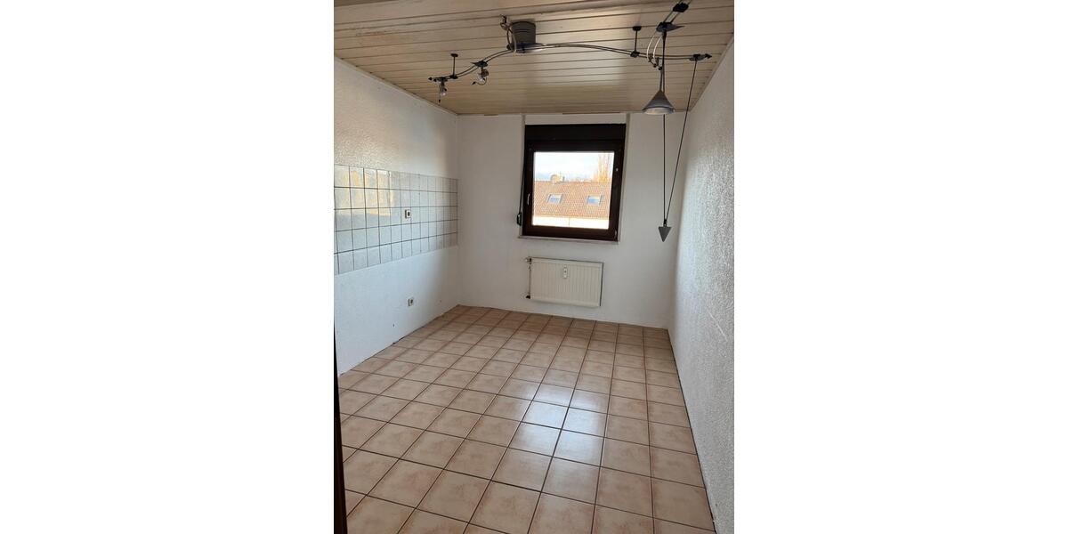 Dachgeschoßwohnung Rüsselsheim am Main - 3 Zimmer, 73 m&sup2;, 950&euro; | Angebot:25170156