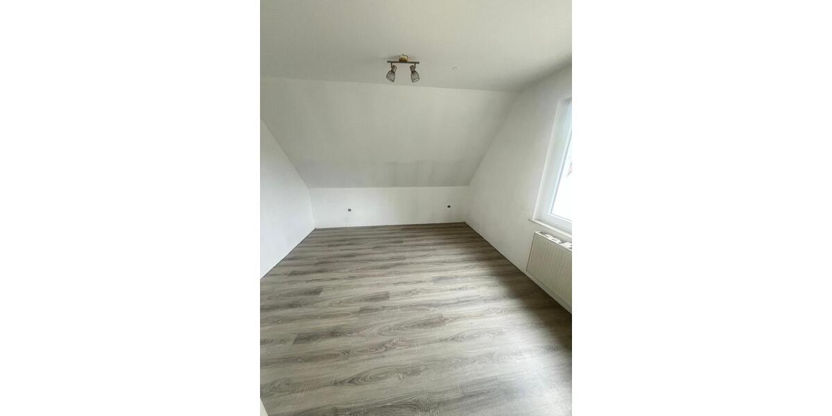 Dachgeschoßwohnung Lennestadt - 2 Zimmer, 40 m&sup2;, 350&euro; | Angebot:26582284