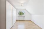 Lichtdurchflutete 3-Zimmer-Dachgeschoßwohnung mit Südbalkon, Einbauküche & ruhigem SchlafZimmer