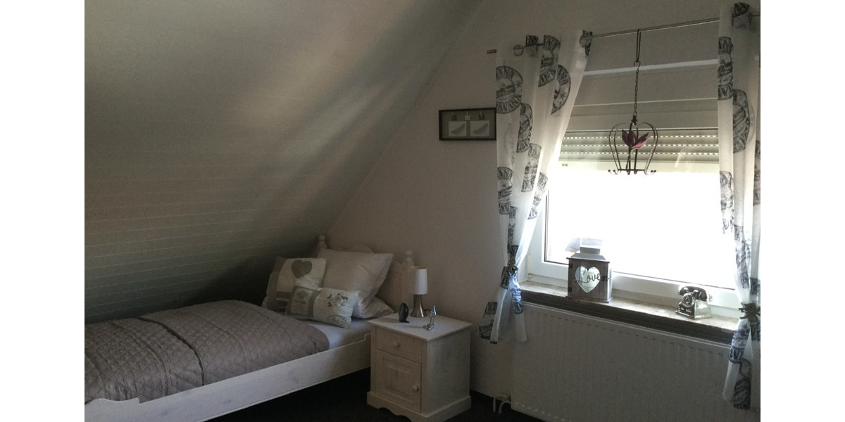 Etagenwohnung Norden - 4 Zimmer, 140 m&sup2;, 1.200&euro; | Angebot:25045229